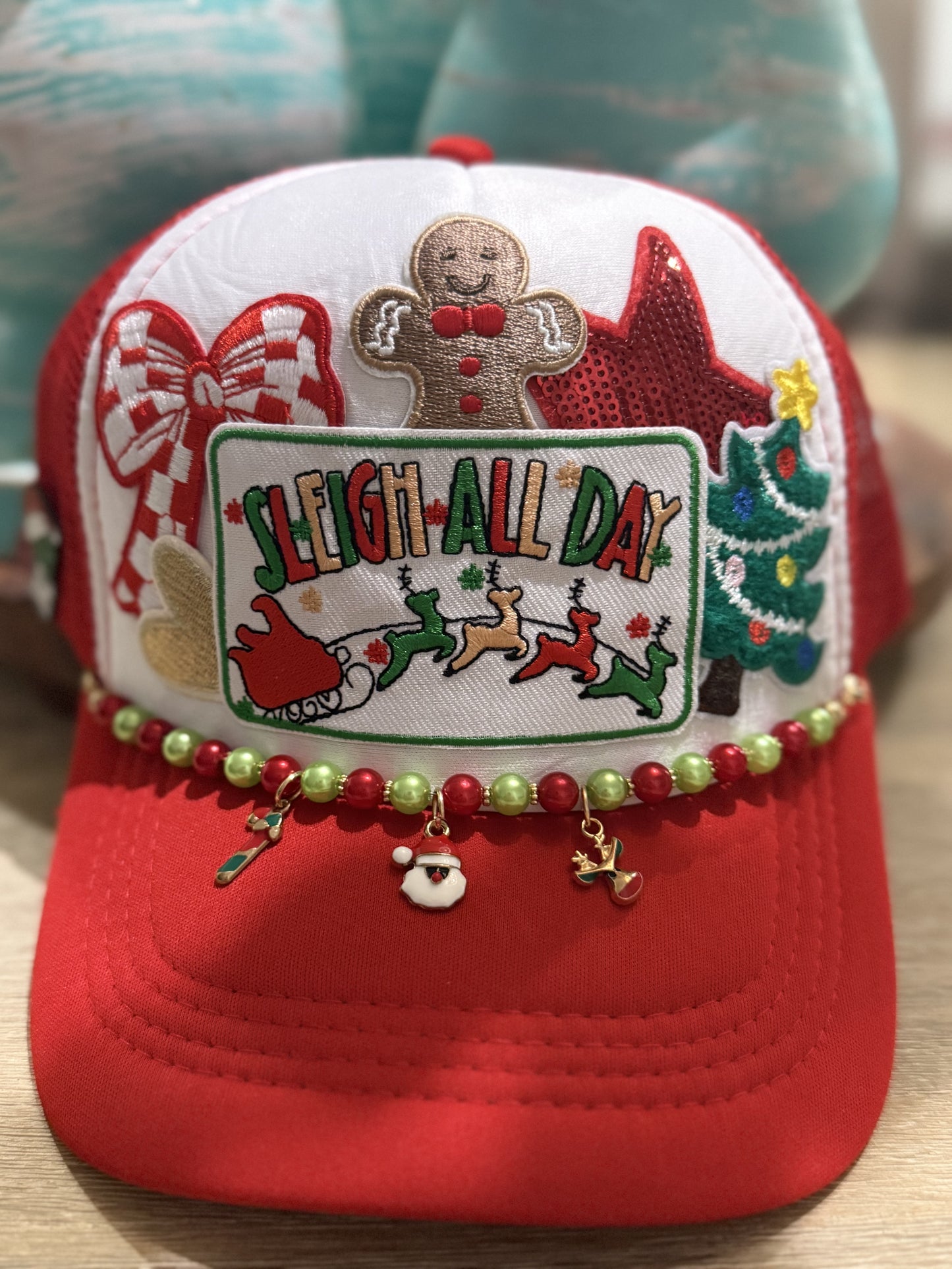 Sleigh Christmas Hat with chain and Pin