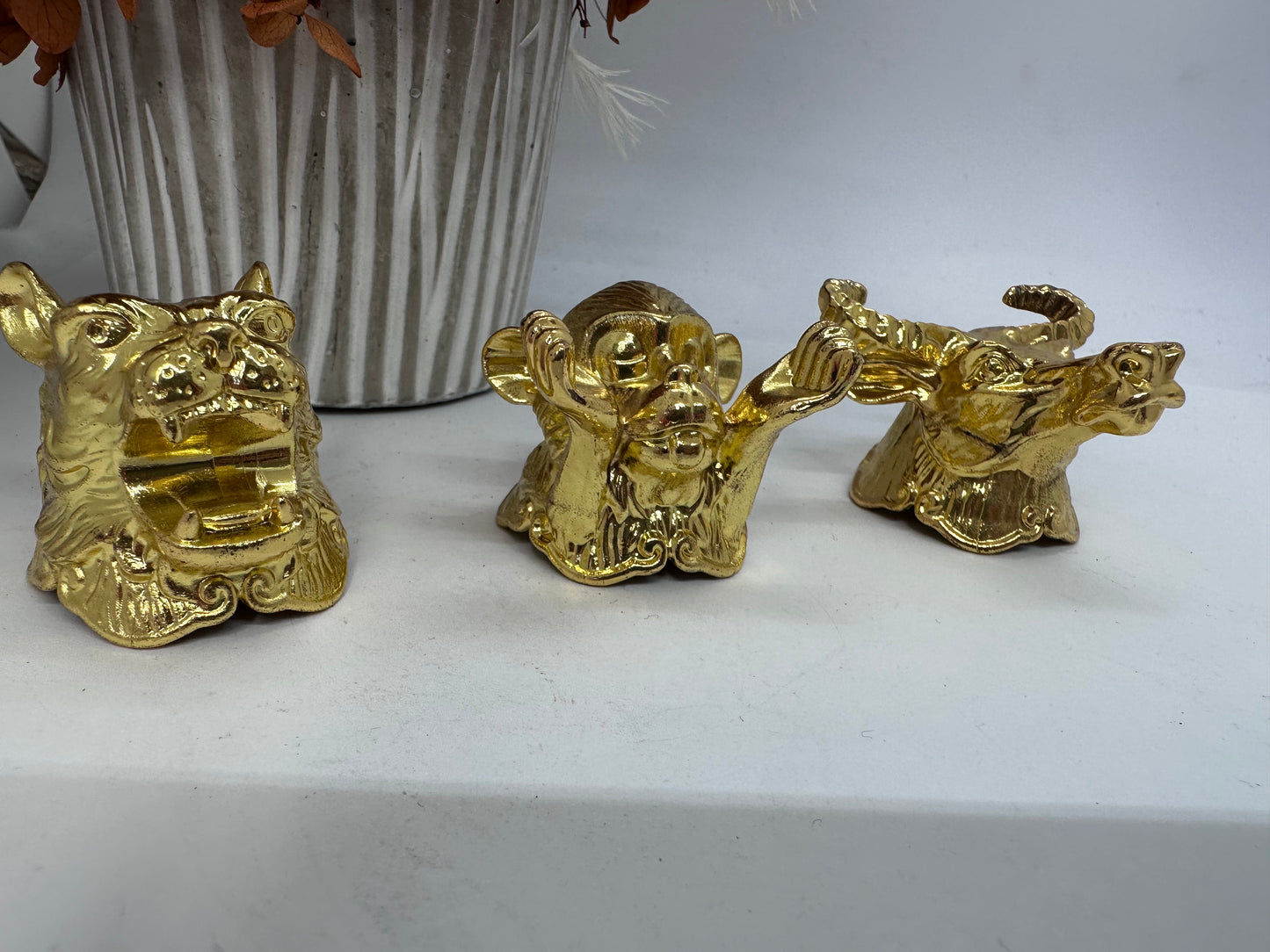 Animal Sphere Holder