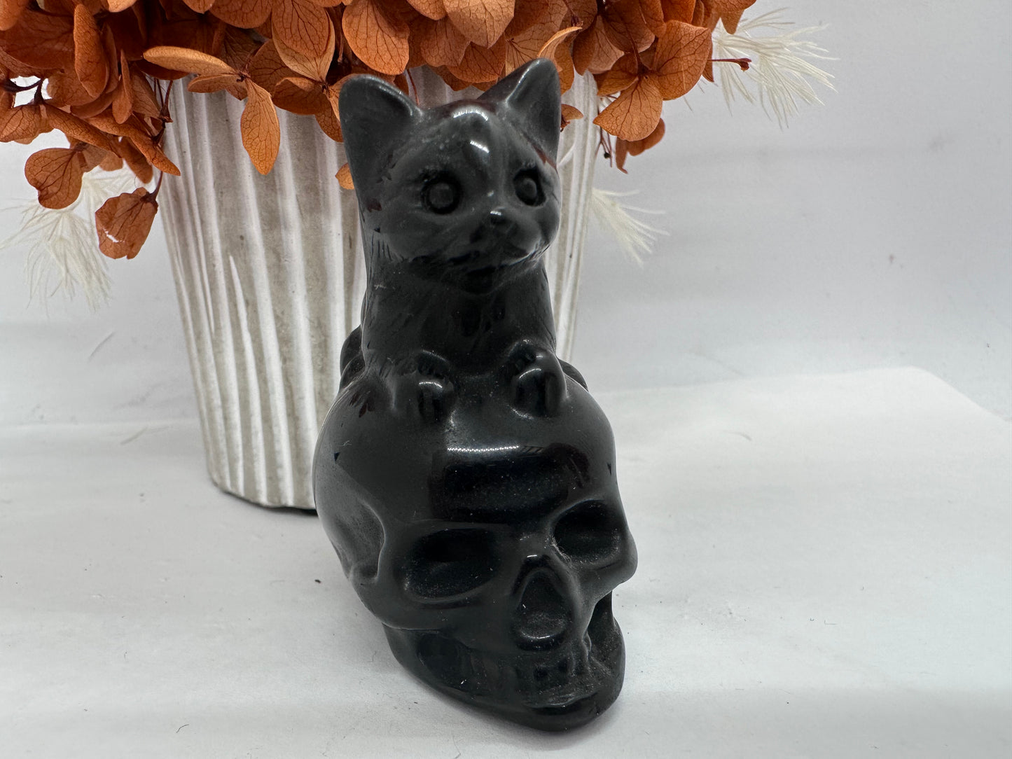 Blk Obsidian  Skull with Cat