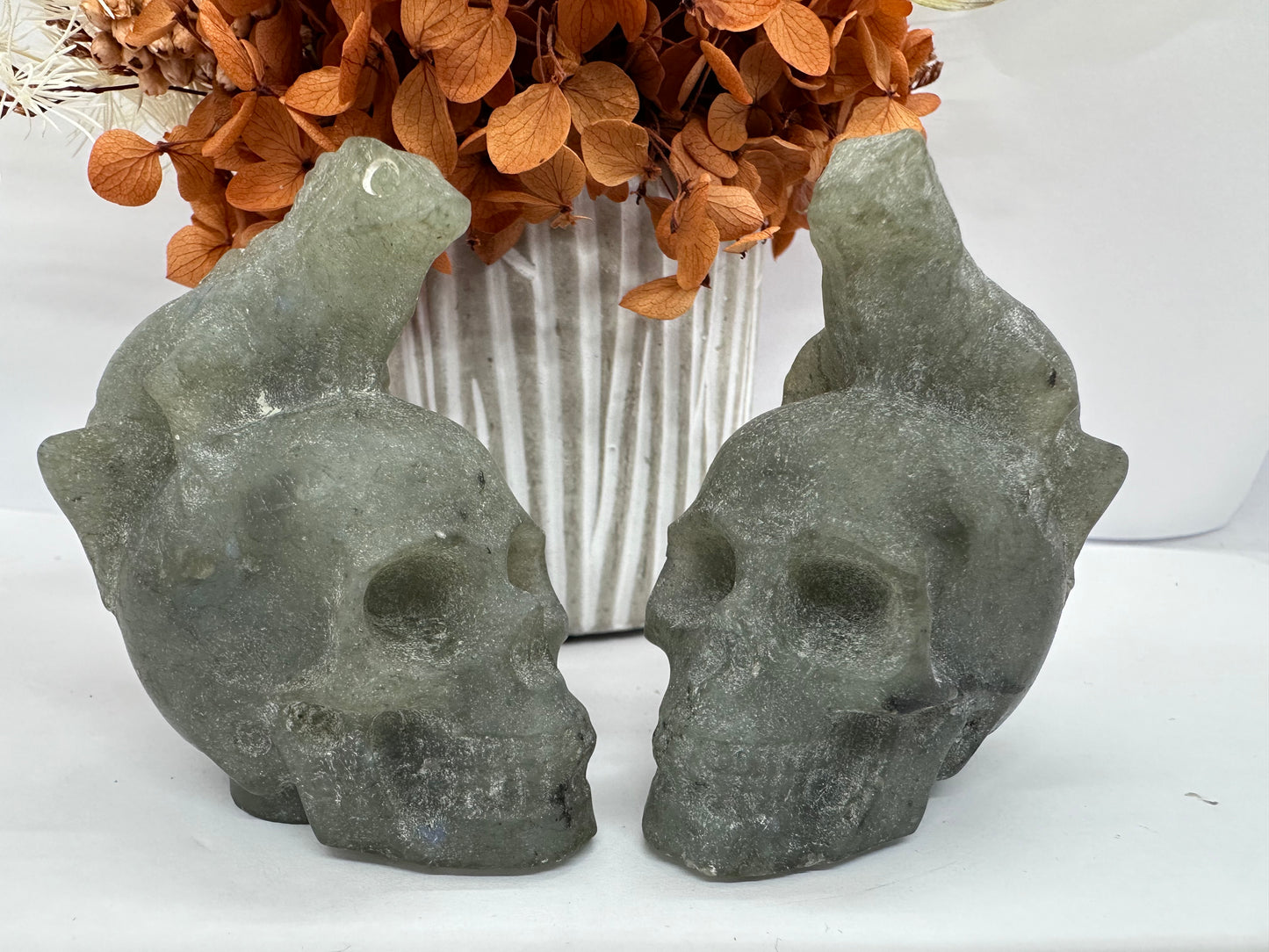 Labradorite Skull w Lizard