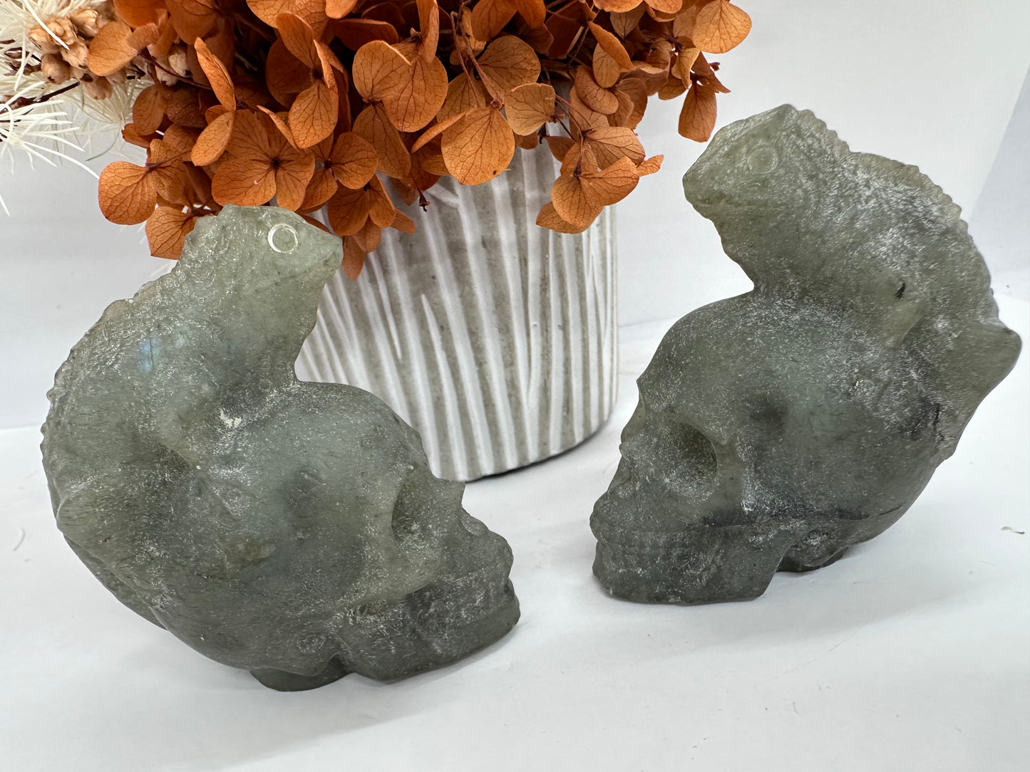 Labradorite Skull w Lizard