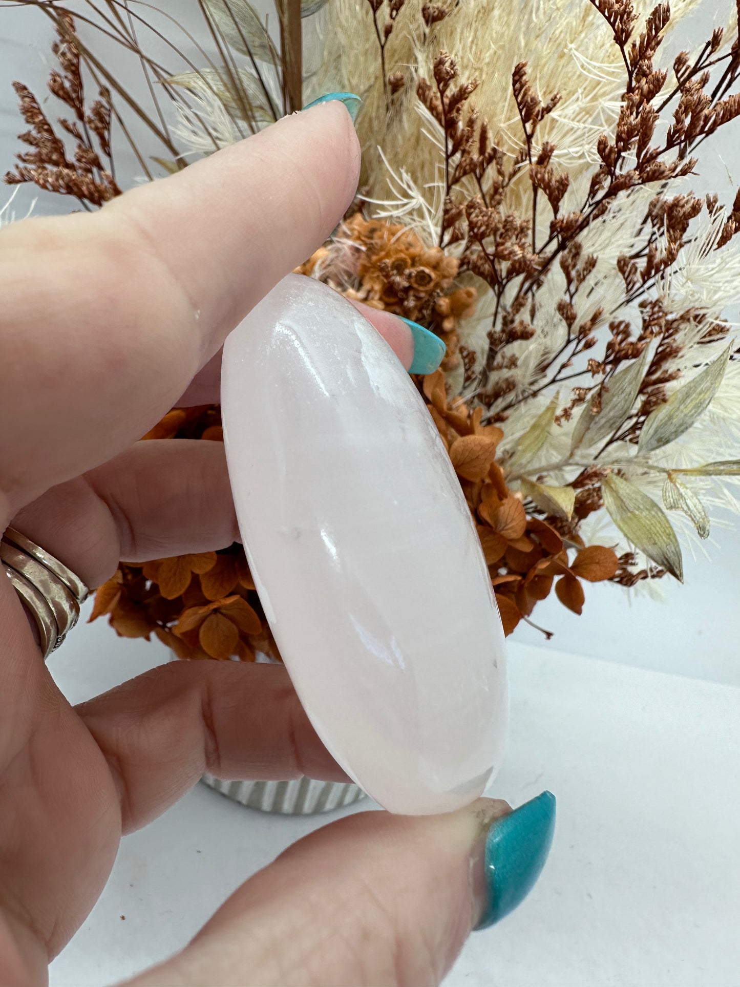 Mangano Calcite Palm